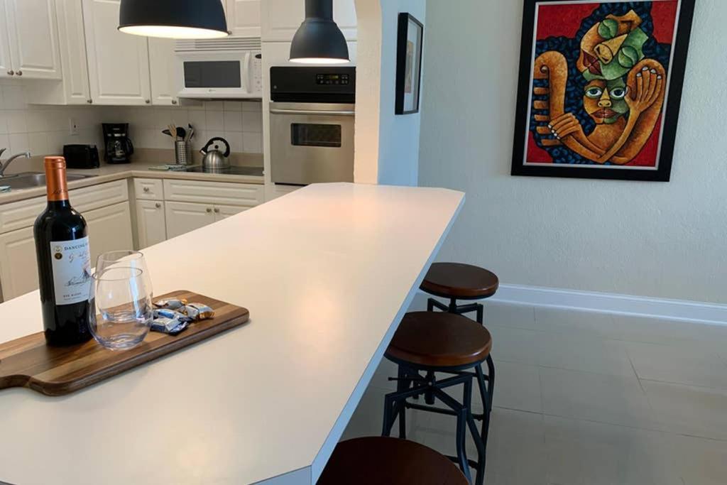 Beautiful Apartment Steps Away From The Beach Μαϊάμι Μπιτς Εξωτερικό φωτογραφία
