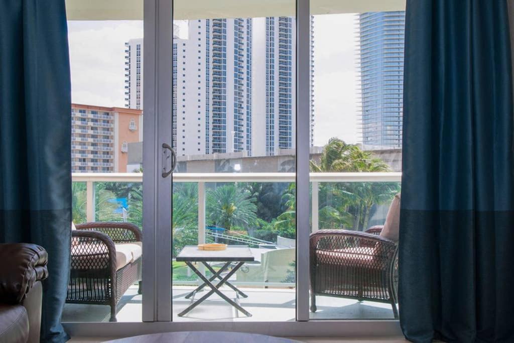 Beautiful Apartment Steps Away From The Beach Μαϊάμι Μπιτς Εξωτερικό φωτογραφία