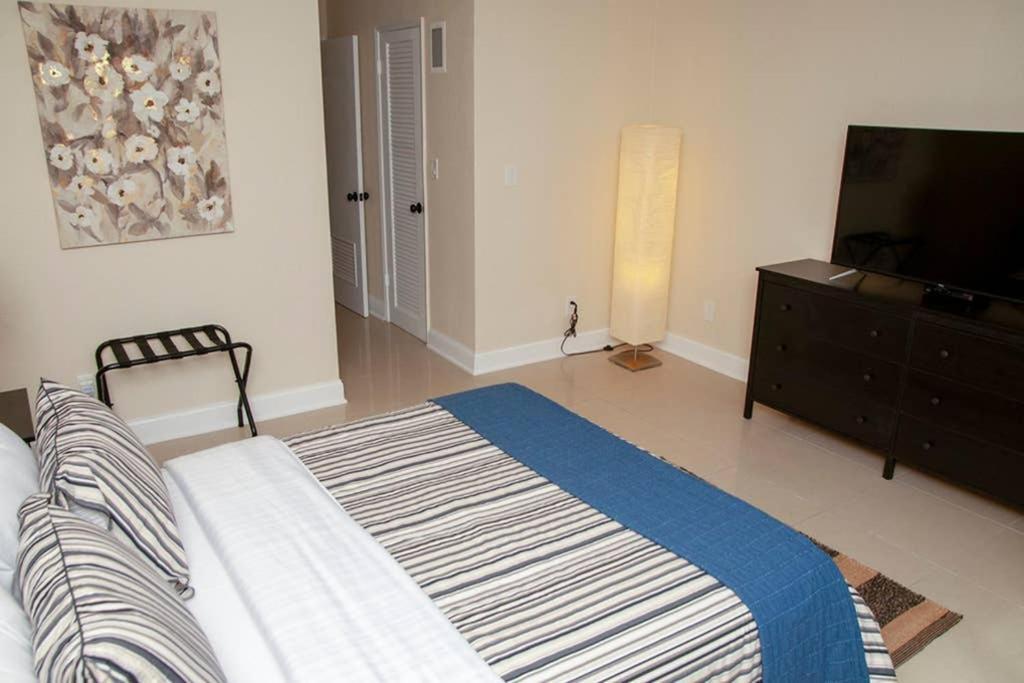 Beautiful Apartment Steps Away From The Beach Μαϊάμι Μπιτς Εξωτερικό φωτογραφία